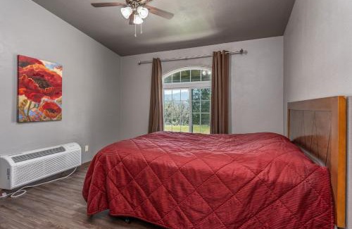 Oakhurst Cabin | Mountain Trail Lodge and Vacation Rentals