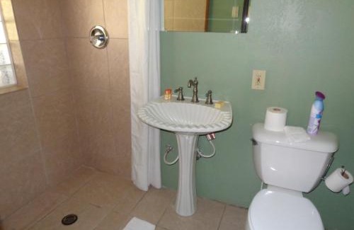 Oakhurst Cabin | Mountain Trail Lodge and Vacation Rentals
