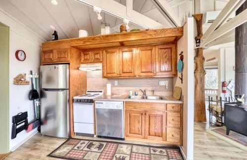 Beech Mountain Ski Chalet | Mountain Treehouse Authentic Roundhouse near Beech Mountain activities - BW7