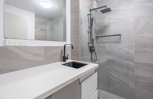 Mount Gravatt East Apartment | Mountain View Serenity Apartment - Great Location, Fully furnished w Amenities