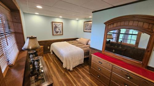Sylva Apartment | Mountain View 2BR Log Cabin Apt wPrivate BBQ Deck