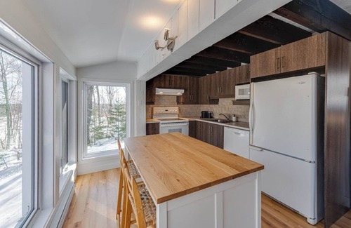 Beaupre Ski Chalet | Mountain View - 4 bedrooms - 13 people