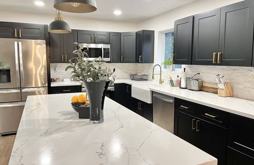 Oak Knoll Village House | Mountain View, 5-BR Estate-Jacuzzi-Game Room, <8 Min DT-Private Forested