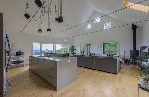 Hillsdale House | Mountain View: Airy + Secluded w/Panoramic Views