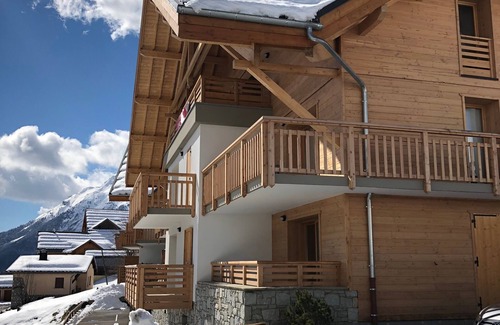 Vaujany Apartment | Mountain View Apartment - Large South-facing Terrace