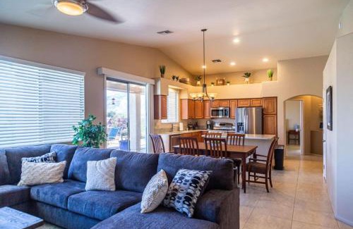Monterra Knolls House | Mountain View Beauty with Pool
