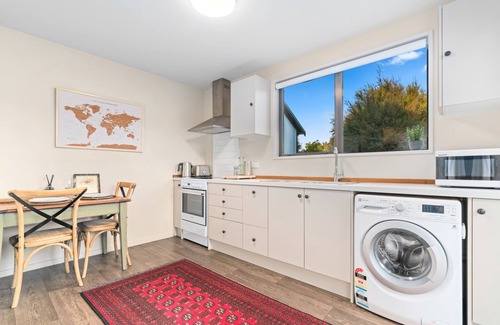 Albert Town House | Mountain View Bliss - Albert Town Holiday Unit