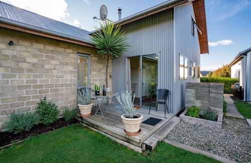 Albert Town House | Mountain View Bliss - Albert Town Holiday Unit