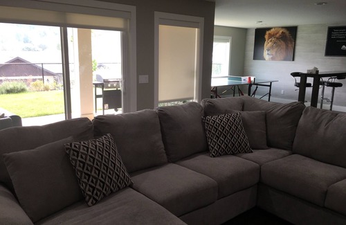 Southwest Mission House | Mountain View bright 3 bedrooms, landscaped back yard at lower level of a house
