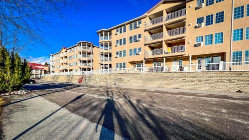 East Kootenay Apartment | Mountain View Suites by StayIn