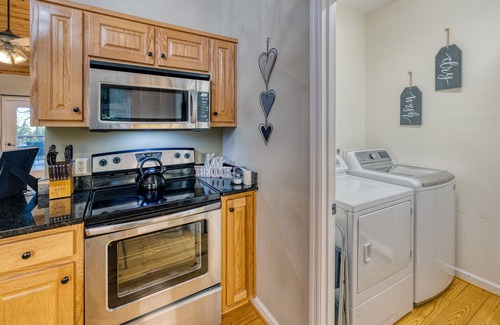 Big Canoe House | Mountain View Cabin All Suites+Hot Tub+Firepit+Game Room+Karaoke+EV Charger