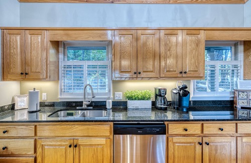 Big Canoe House | Mountain View Cabin All Suites+Hot Tub+Firepit+Game Room+Karaoke+EV Charger