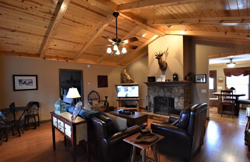 Cleveland Cabin | Mountain View Cabin · Gorgous Mt Yonah Views! FIBER OPTIC HIGH SPEED INTERNET!