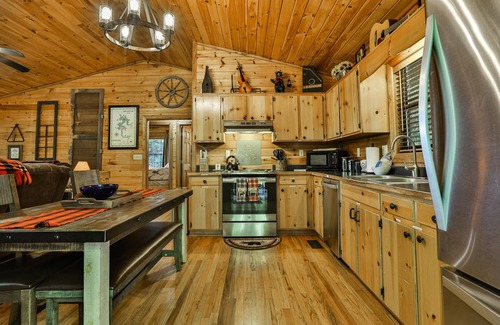 Morganton Cabin | Mountain-View Cabin Retreat: Hot Tub, Fire Pit, WiFi, and Near Blue Ridge