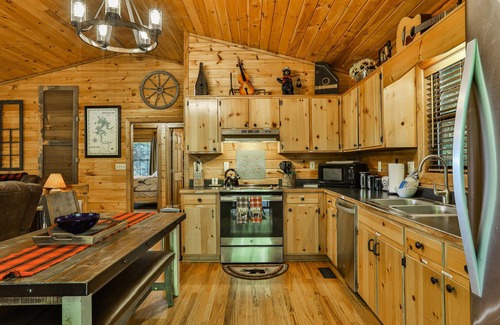 Morganton Cabin | Mountain-View Cabin Retreat: Hot Tub, Fire Pit, WiFi, and Near Blue Ridge