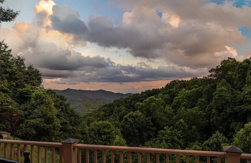 Bryson City Cabin | Mountain View Cabin, Hot Tub, Fire Pit, Fireplace
