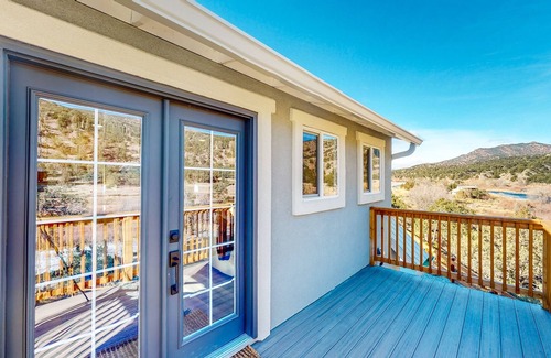 Salida House | Mountain-View Cabin with Arkansas River Access - Firepit, Dog-Friendly