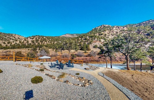 Salida House | Mountain-View Cabin with Arkansas River Access - Firepit, Dog-Friendly