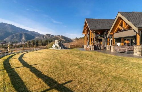 Leavenworth Ski Chalet | Mountain View Chalet Getaway 5 Min to Town