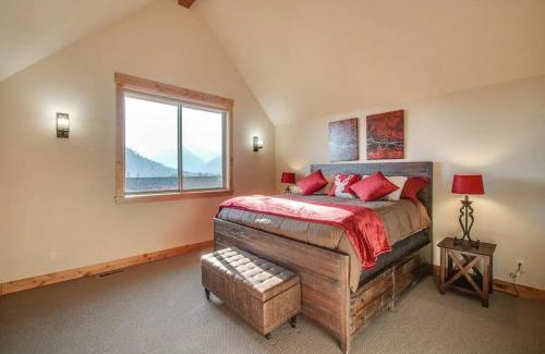 Leavenworth Ski Chalet | Mountain View Chalet Getaway 5 Min to Town