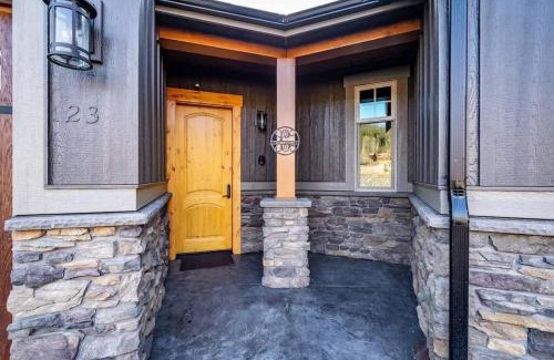 Leavenworth Ski Chalet | Mountain View Chalet Getaway 5 Min to Town