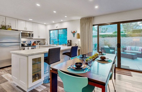 Sunrise Vista Chino Condo | Mountain-view condo in a mid-century community with 3 pools & tennis