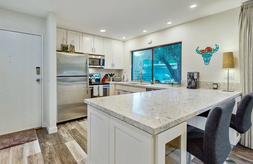 Sunrise Vista Chino Condo | Mountain-view condo in a mid-century community with 3 pools & tennis