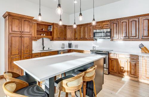 Edwards Apartment | Mountain-View Condo in the Heart of Edwards!