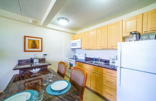 Diamond Head - Kapahulu - St. Louis Condo | Mountain View Condo, Near Beach + Free Parking!
