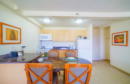 Diamond Head - Kapahulu - St. Louis Condo | Mountain View Condo, Near Beach + Free Parking!