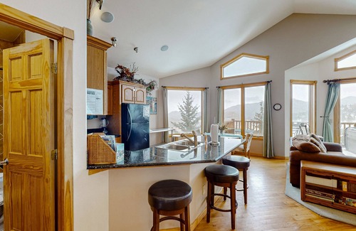 Estes Park Condo | Mountain-view condo with private hot tub, balcony, pool, fireplace, streaming