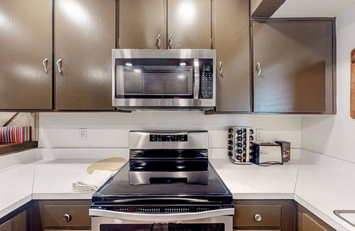 Lakeshore Condo | Mountain-view condo with 2 decks, washer/dryer, & shared pool/hot tub