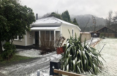 Ohakune House | Mountain View Cottage - Junction
