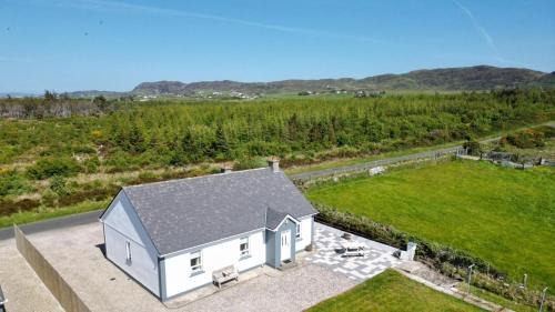 Donegal House | Mountain View Cottage - Style, Calm & Scenery EV Friendly Zappi