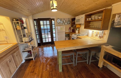 Clyde House | Mountain View Creekside Haven - pet friendly