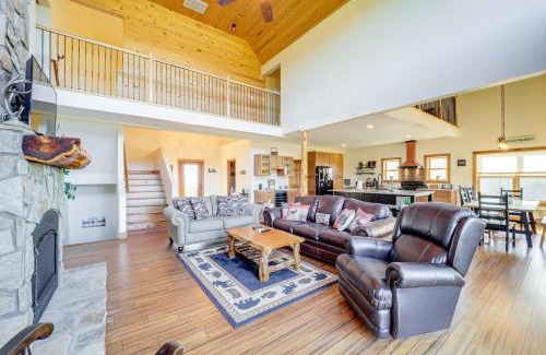 Fleetwood House | Mountain-View Deck Group Getaway in Fleetwood