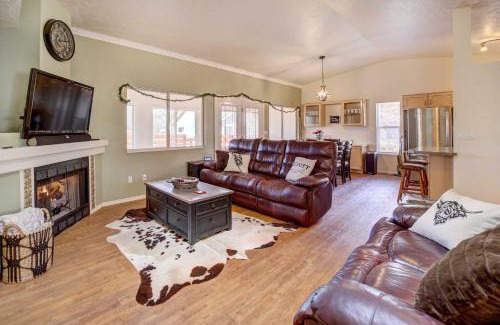 Prescott House | Mountain-View Deck Pet-Friendly Home in Prescott
