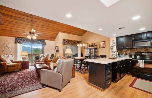 Sapphire Villa | Mountain View Emerald Crest, Sapphire Valley Townhouse in the heart of the Resort