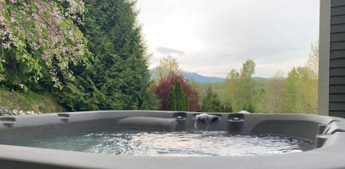 Snohomish House | Mountain View Estate Forest Hot Tub Full Arcade
