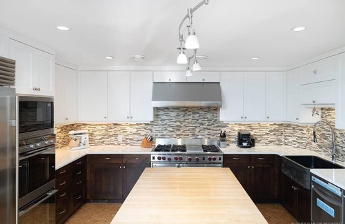 Joe Rich House | Mountain view Estate property with hot tub