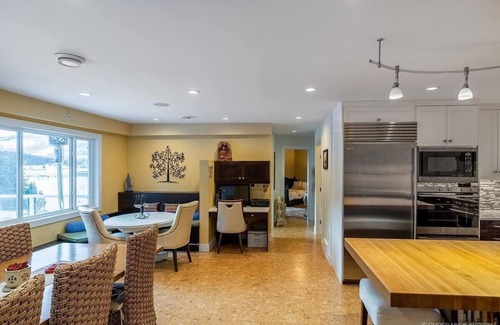 Joe Rich House | Mountain view Estate property with hot tub