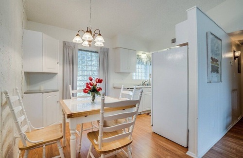 Golden Hills Condo | Mountain View Getaway ⁓ Perfect couples escape!