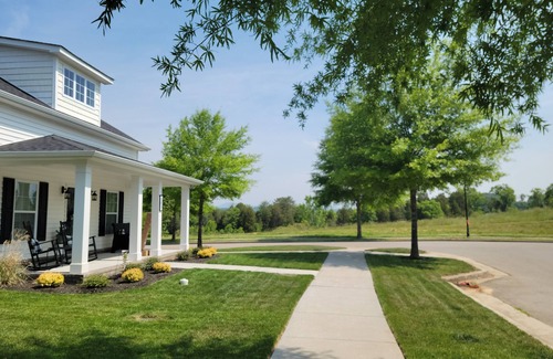 Kingston House | Mountain view home