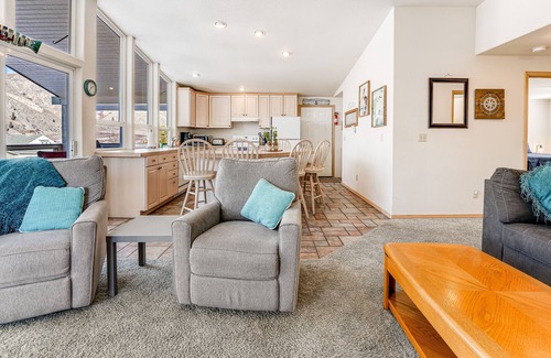 Orondo House | Mountain view home with river view, pool access, central AC