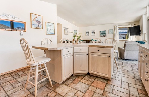 Orondo House | Mountain view home with river view, pool access, central AC