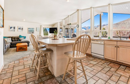 Orondo House | Mountain view home with river view, pool access, central AC