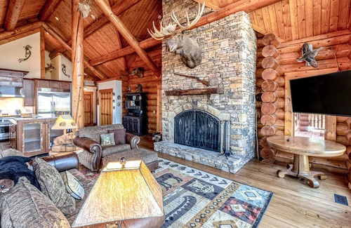 Franklin House | Mountain-view log home with hot tub, firepits, pool table & air hockey