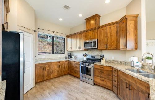 Uptown Sedona House | Mountain View Lookout-Uptown Walkable Red Rock Views
