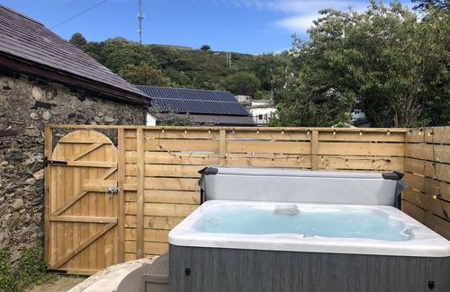 Bangor House | Mountain View Near Zip World - Child/Pet Friendly