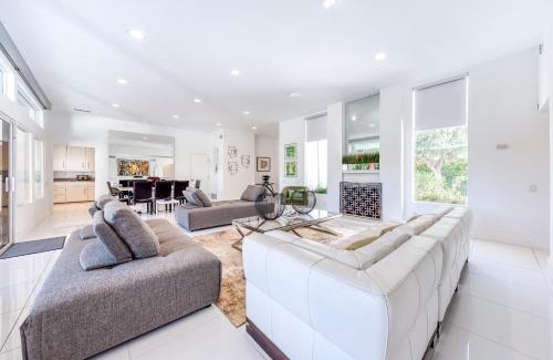 The Movie Colony House | Mountain View Oasis Permit# 1630